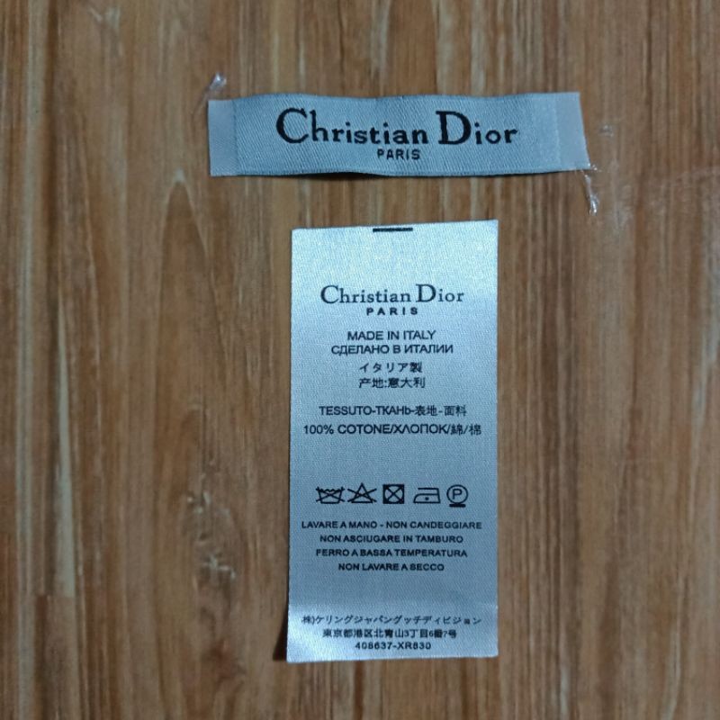 

kaos Officialtag label Dior