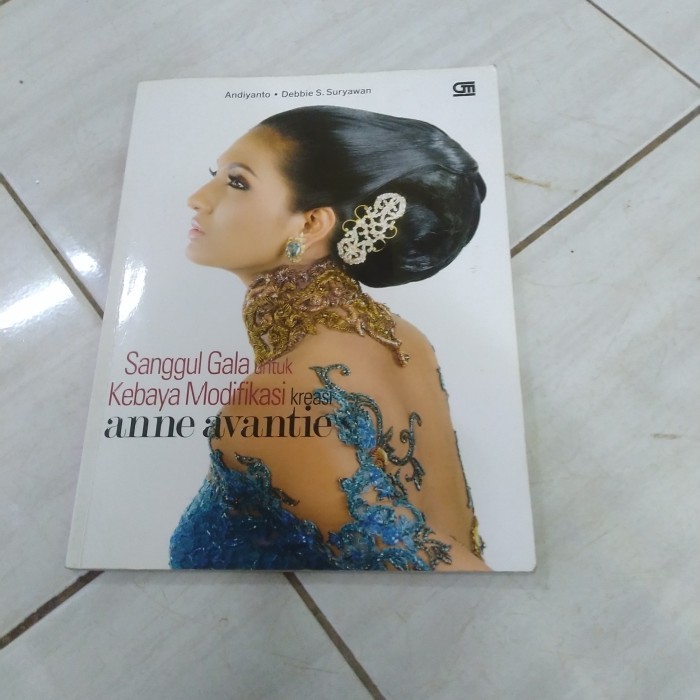 SANGGUL GALA UNTUK KEBAYA MODIFIKASI KREASI ANNE AVANTIE-ANDIYANTO-B2
