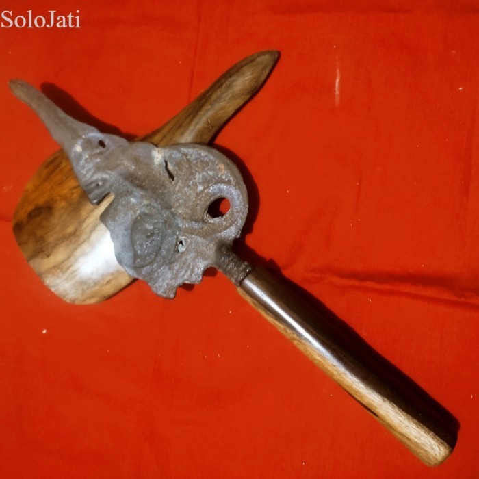 

Koleksi Tombak Semar Pamor Keleng Full Set Warangka Dan Landeyan murah