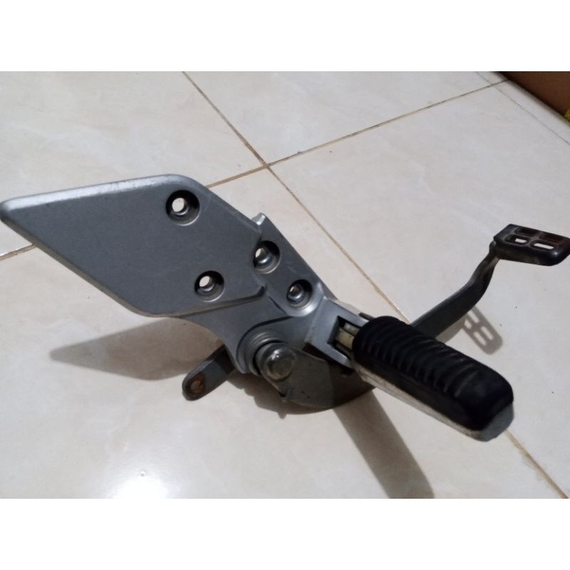 Footstep pijakan kaki depan bagian depan kanan ORI second new Vixion