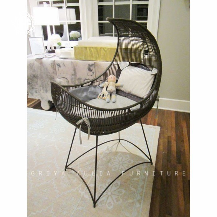 Box bayi rotan sintetis kaki besi tempat tidur bayi unik