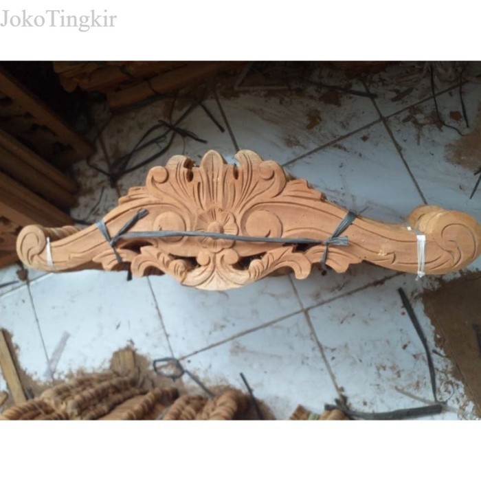 

UKIRAN TEMPEL MAHKOTA LENGKUNG 15x50cm, Ornamen ukir jepara kayu murah