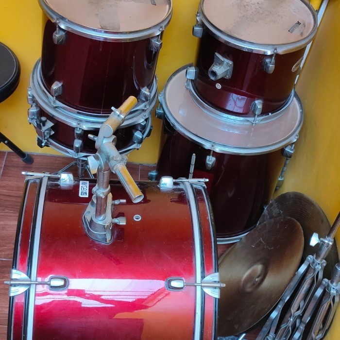 alat musik drum - Merah