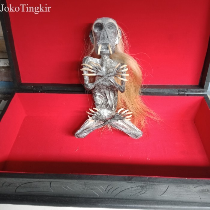 

Patung BK Duduk Bersila Dengan Kotaknya antik