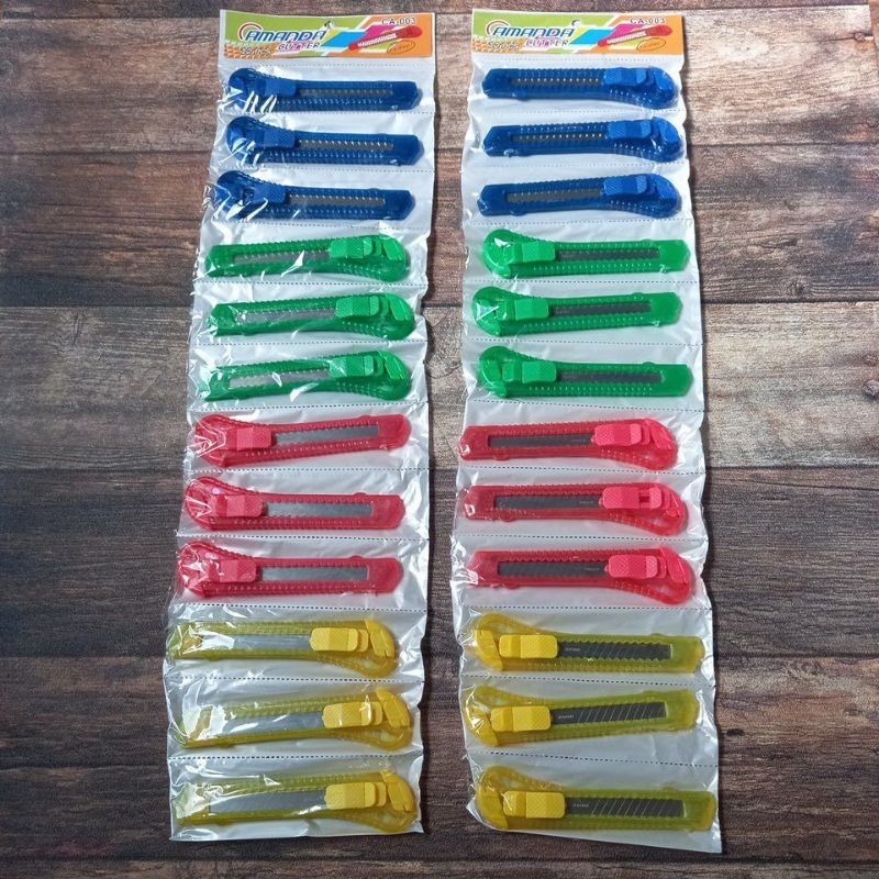 

Cutter Besar Isi 12 Pcs/Cutter Transparan Besar/Pisau Potong/Pisau Ukir Kerajinan