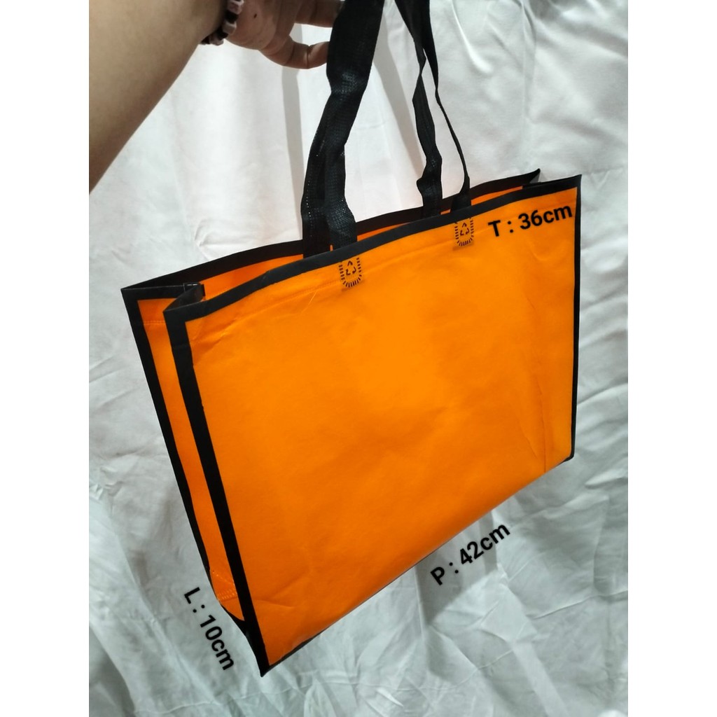 

5 PCS GOODIE BAG SPUNBOND A18 M 42X10X32 ORANGE LIS SAMPING