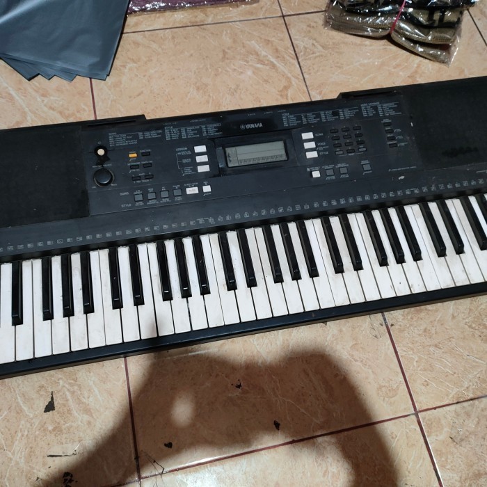 Keyboard yamaha psr e343 / alat musik / piano elektrik