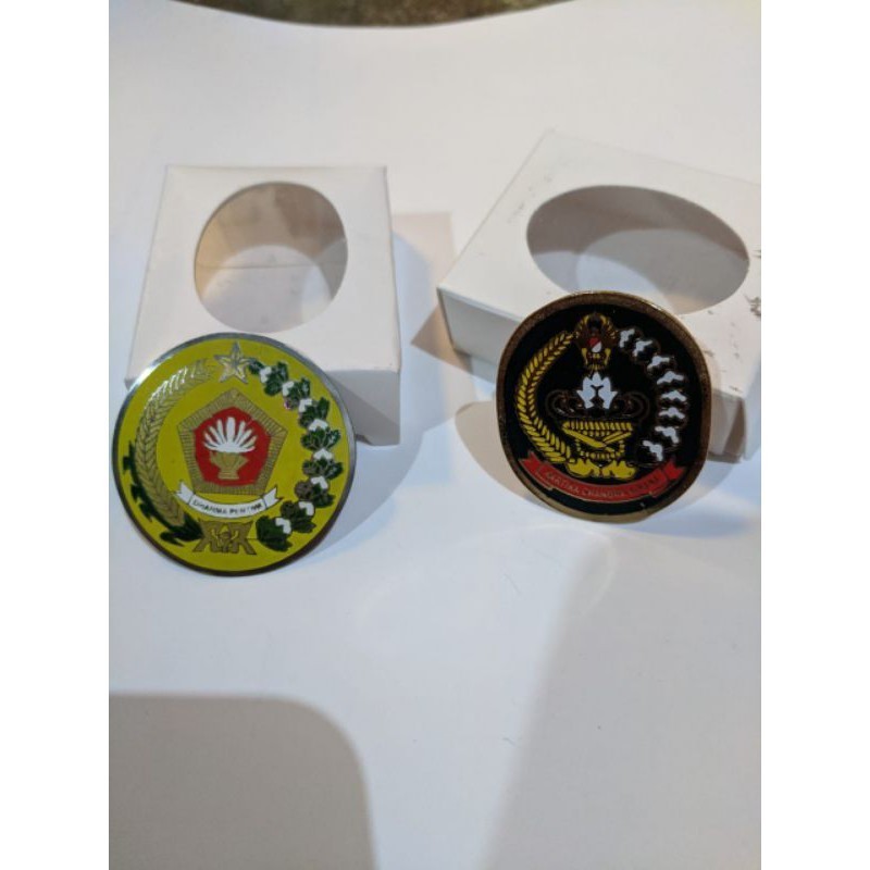 Lencana DP dan Persit KCK tipis