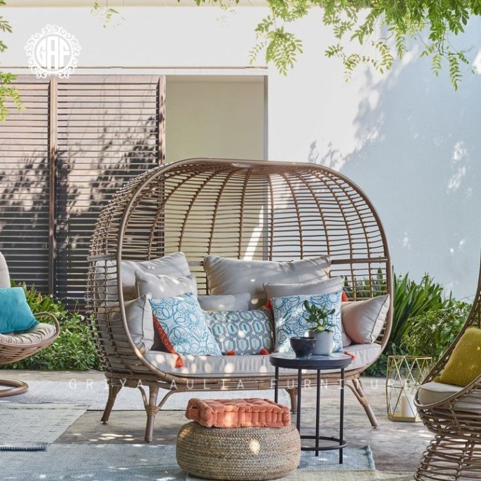 Daybed rotan sintetis terbaru bangku full bantalan gazebo rotan modern