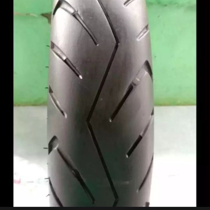 BAN BELAKANG VIXION STANDAR UK 120/70-17 TUBLES MEREK IRC
