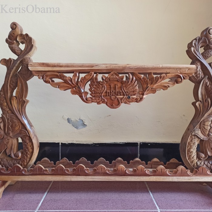 

tempat keris antik