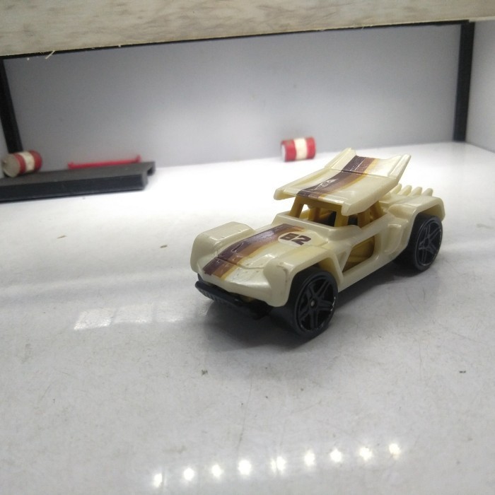 hotwheels fantasy car diecast loose junk 12B -OS25