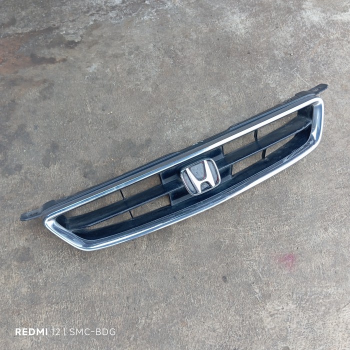 Grill gril emblem lambang bemper depan Honda Accord S86 vti copotan