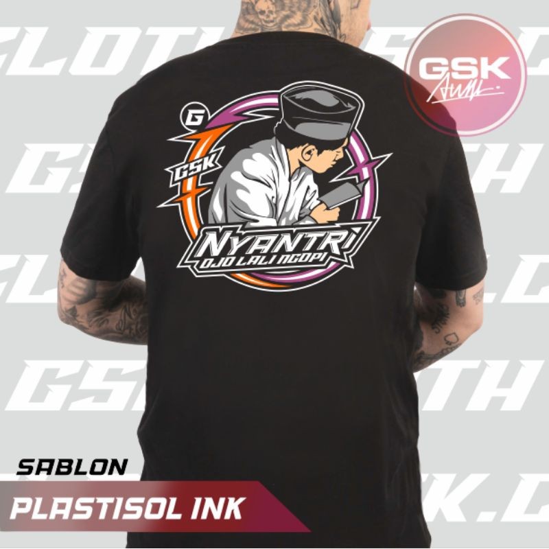 KAOS RACING SANTRI HEREX PLASTISOL OJO LALI NGOPI DEKENGAN PUSAT KAUM SARUNGAN PRIA WANITA