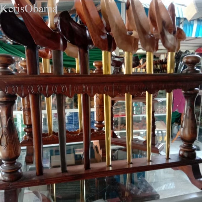 

Jagrak Tempat Keris Isi 6 Kayu Jati murah