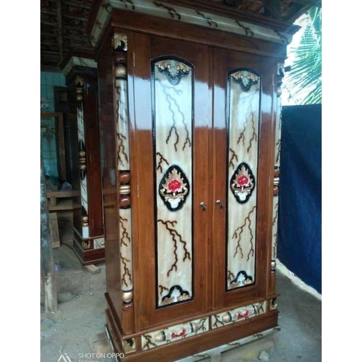Lemari Pakaian Ukir Jepara Kayu Jati Peluru 2 pintu Jati