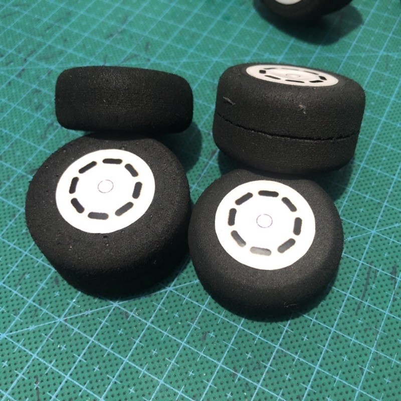 Roda Miniatur Truk dan Bus Diameter 3,8cm (1set) Tiwibarabus