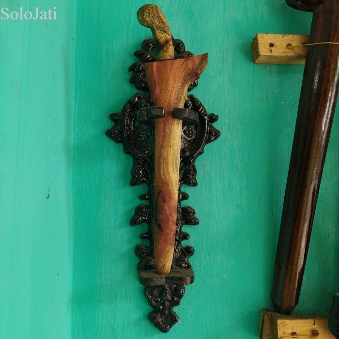 

blawong tempat keris tempel dinding ukir antik patrem antik