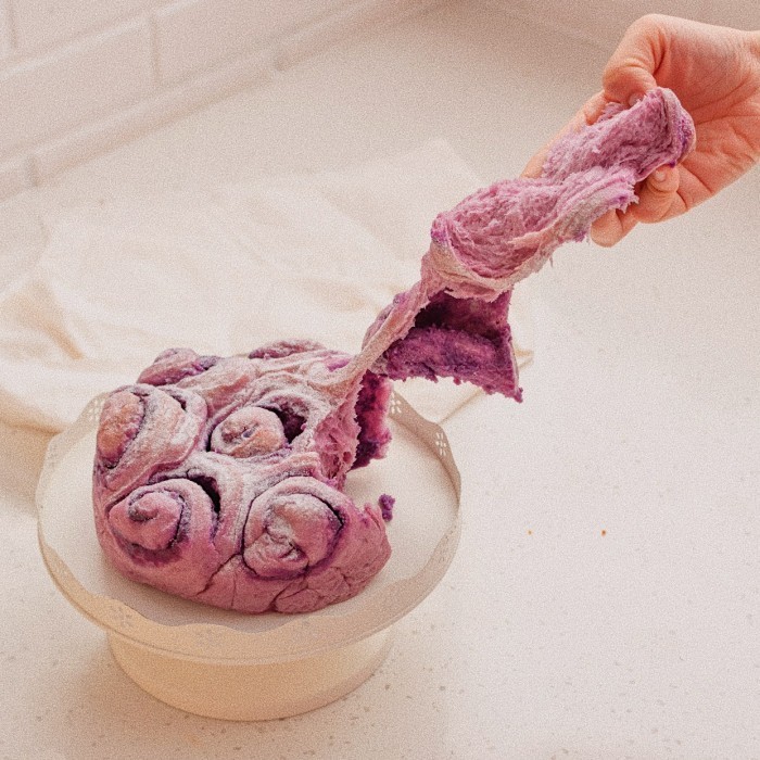 

MadMILK Ube Hokkaido Rolls Roti Ube/Taro