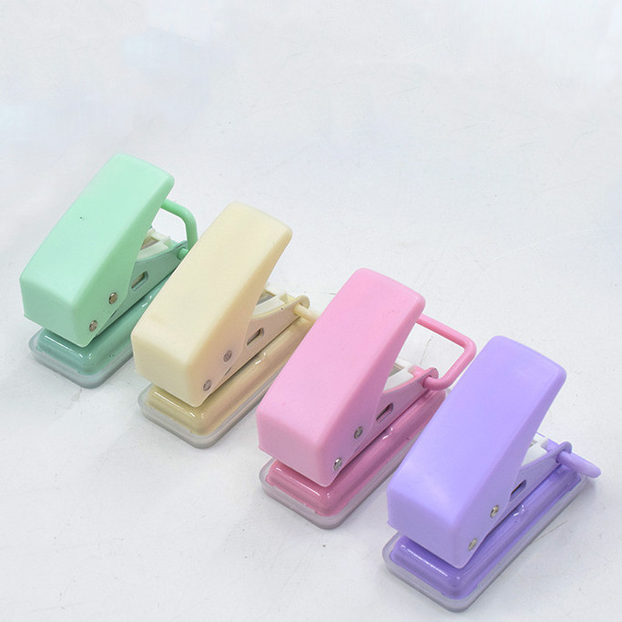 

Di atas DIY manual portabel mini anak-anak pelubang plastik untuk kerajinan tangan & pencetakan di atas kertas