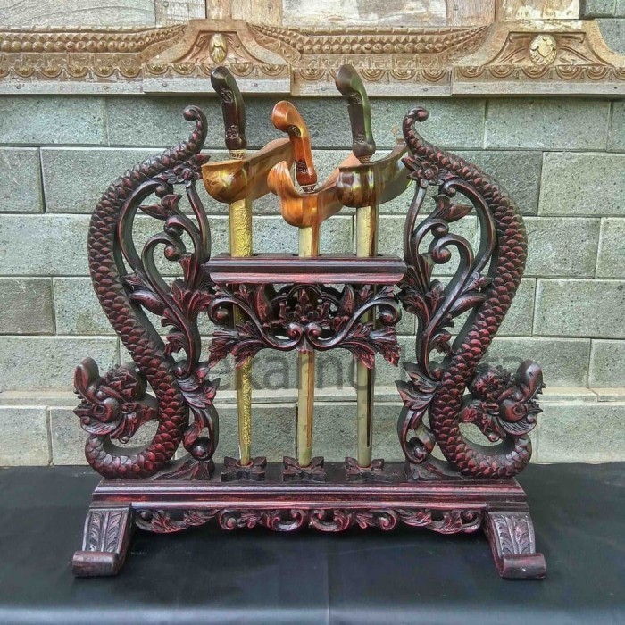 

Jagrak Stand Dudukan Keris Model Nagasasra Isi 3 Warna Plitur Tempa SH3532