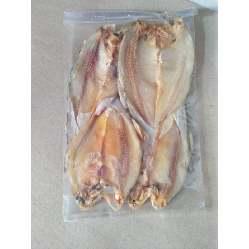 

ikan asin kerupuk paket 1 ikat / 3 bungkus / ikan asin bulu ayam oleh oleh pangandaran