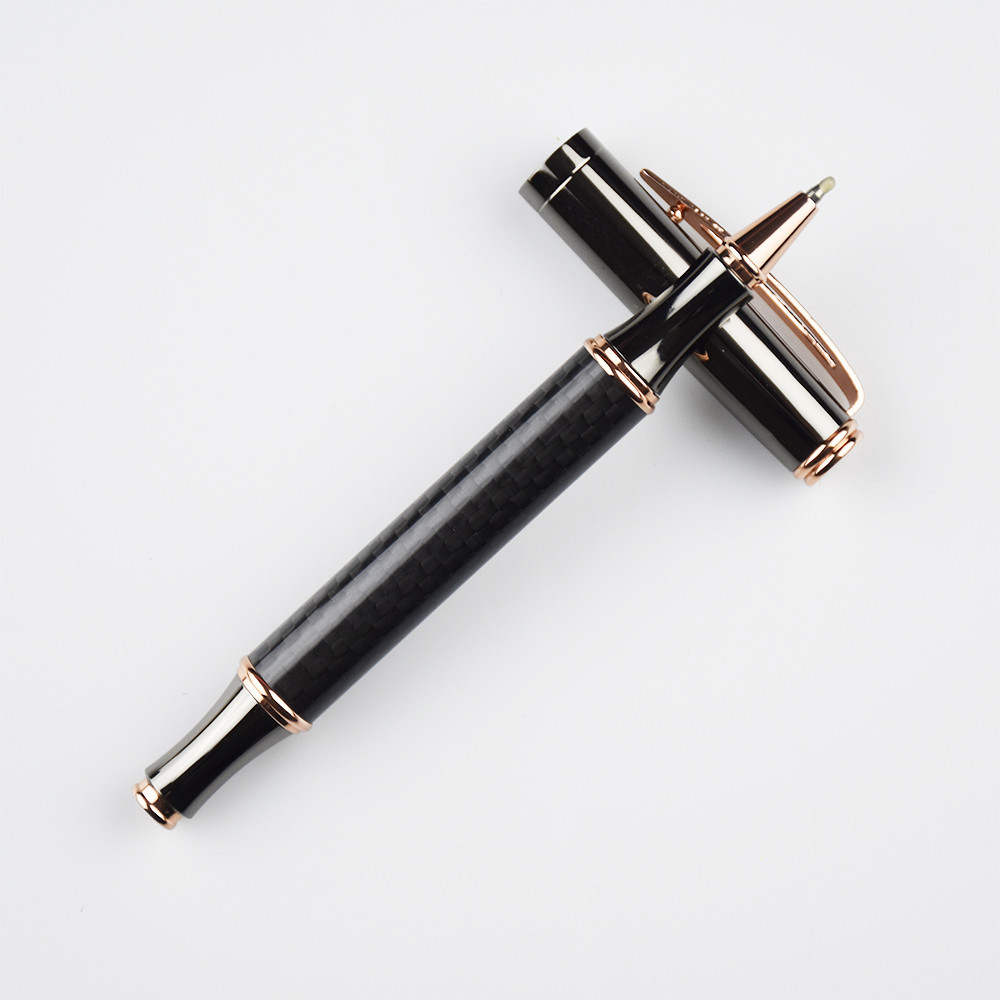 

Pena serat karbon Pena rollerball tanda tangan logam berat kustom elegan kualitas sepenuhnya permata untuk hadiah bisnis