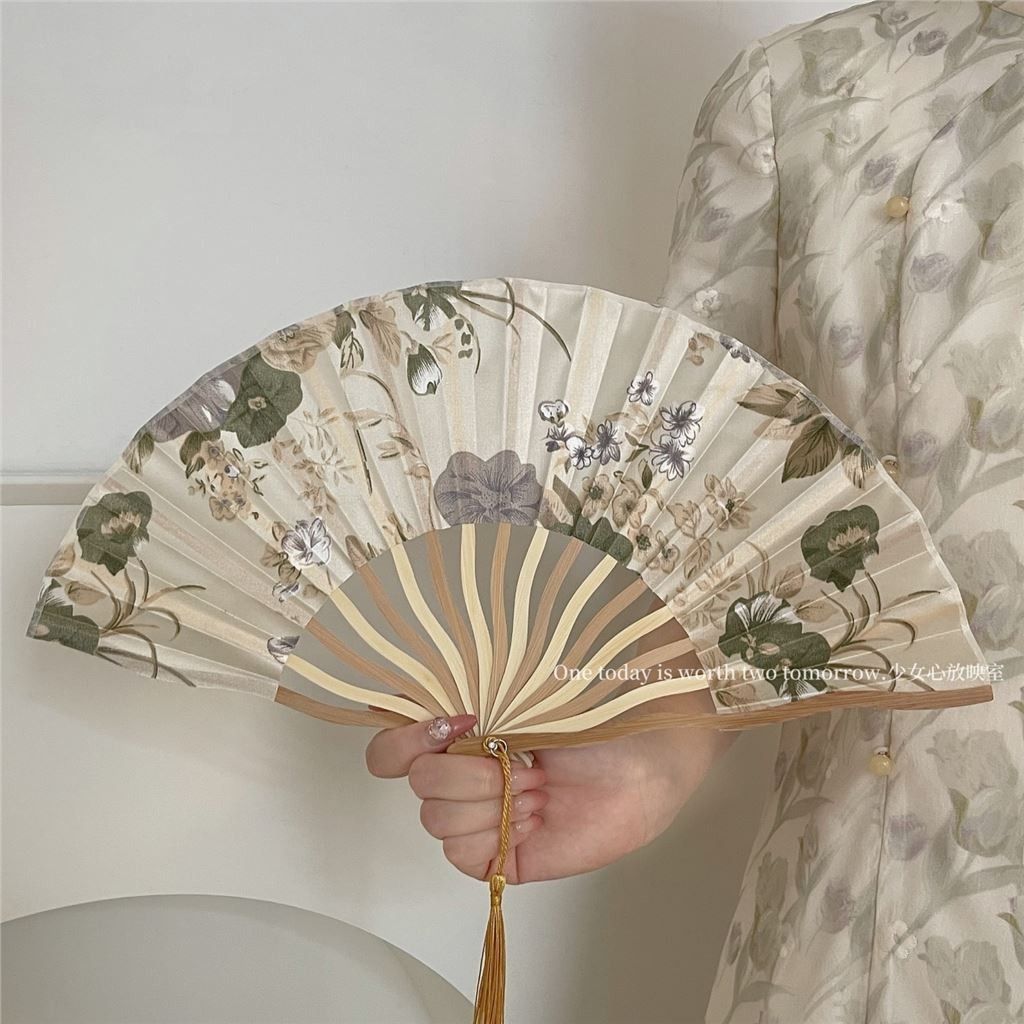 Ancient style folding fan, Chinese style Hanfu qipao, new Chinese style portable folding small fan