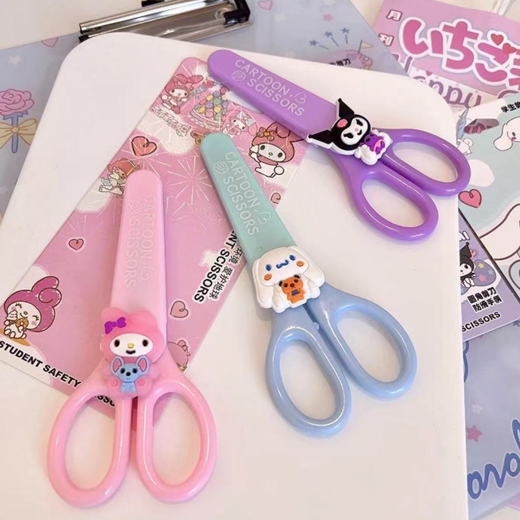 

Gunting Sanrio dan Labubu Anti Karat dengan Tutup Motif Cinamorol Kuromi Melodi Lucu - Gunting Anak Sekolah lucu