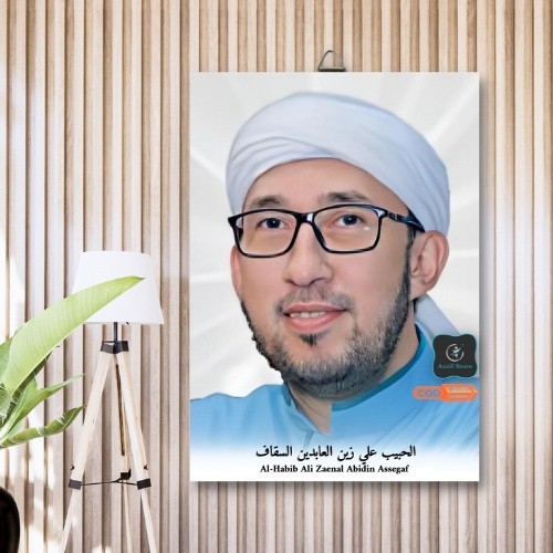 Bingkai Poster Kayu Foto Kayu Al-Habib Ali Zaenal Abidin Assegaf