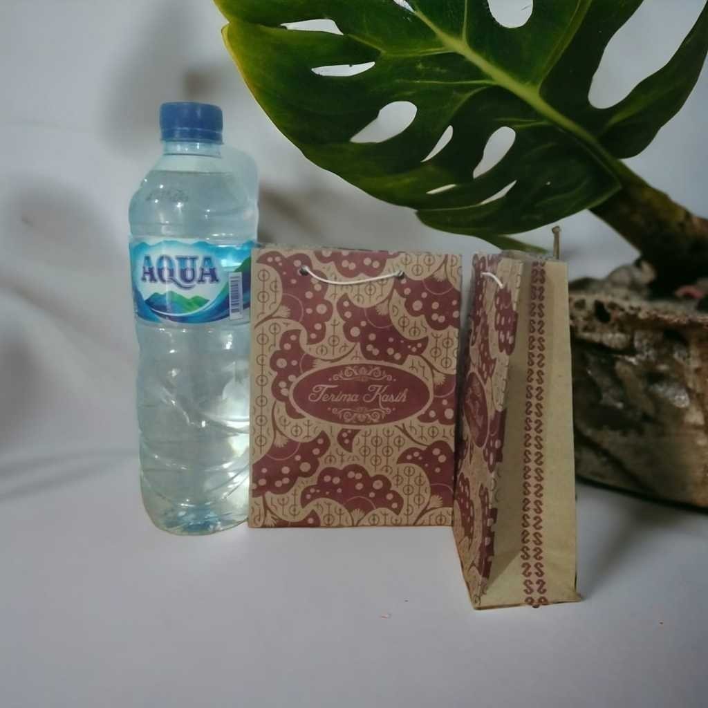 

PAPER BAG MINI BATIK 11 X 15 X 4 / PAPERBAG MOTIF MINI / TAS KERTAS PERNIKAHAN SOUVENIR / TAS KERTAS KADO