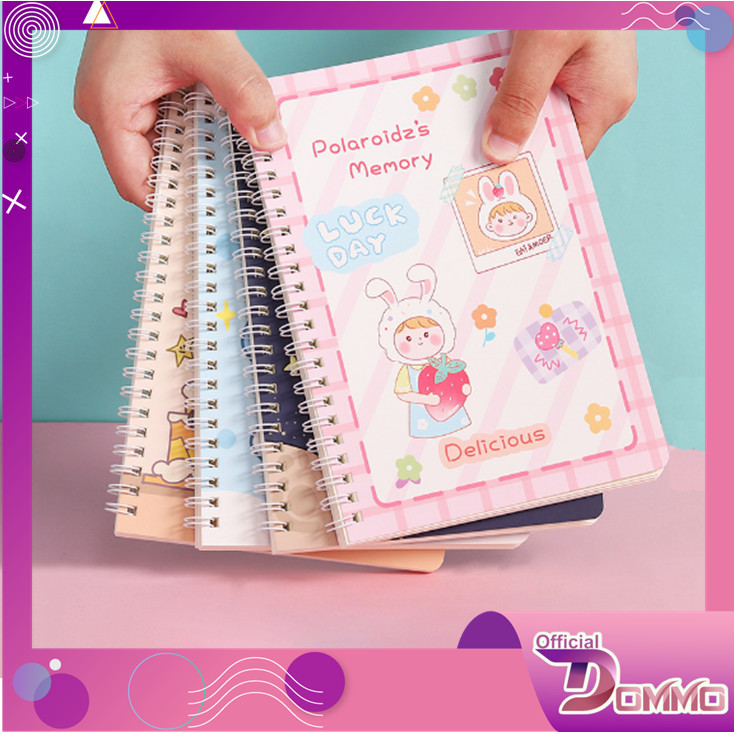 

DOMMO - D2027 Notebook Ring Motif Random A5 / Buku Tulis Sekolah Isi 60 Lembar / Buku Catatan / Buku Diary / Buku Tulis Random