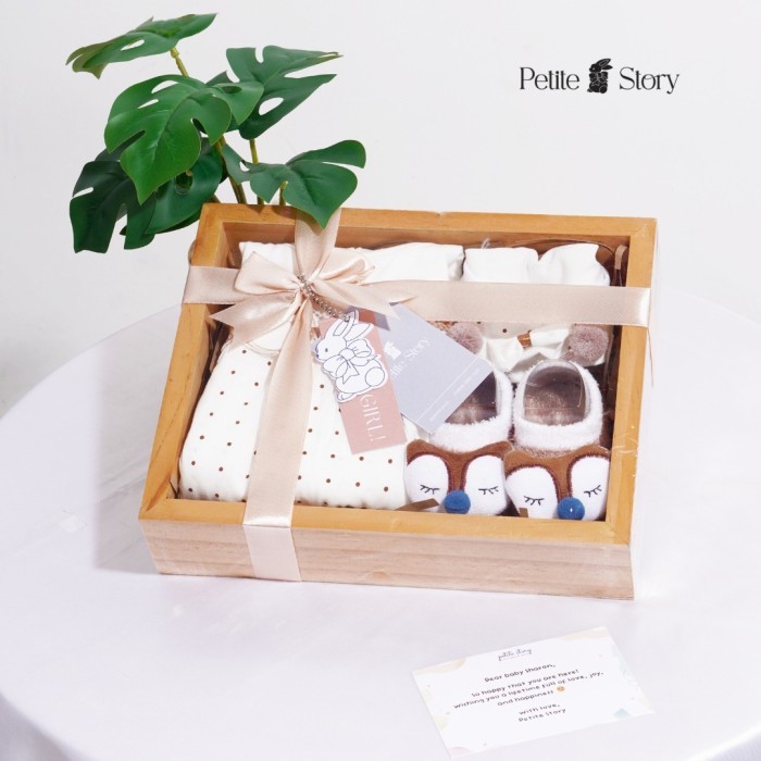 

[New]Promo Selected Hampers Bayi - Petite Story - Honey (C) - Baby Girl (0-6m)