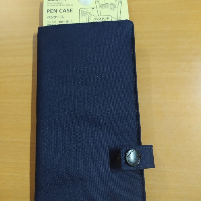

Andma LIHIT Lab bentuk DOMPET Alat Tulis Pen Case A-7585 biru navy - Hitam