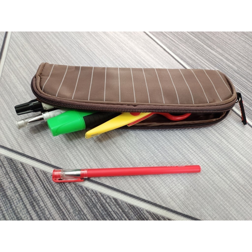 

Yuma Tempat Pensil Model Klasik / Tempat Pensil Motif Garis Anti Air / Pencil Case Waterproof / Perlengkapan Kantor Sekolah