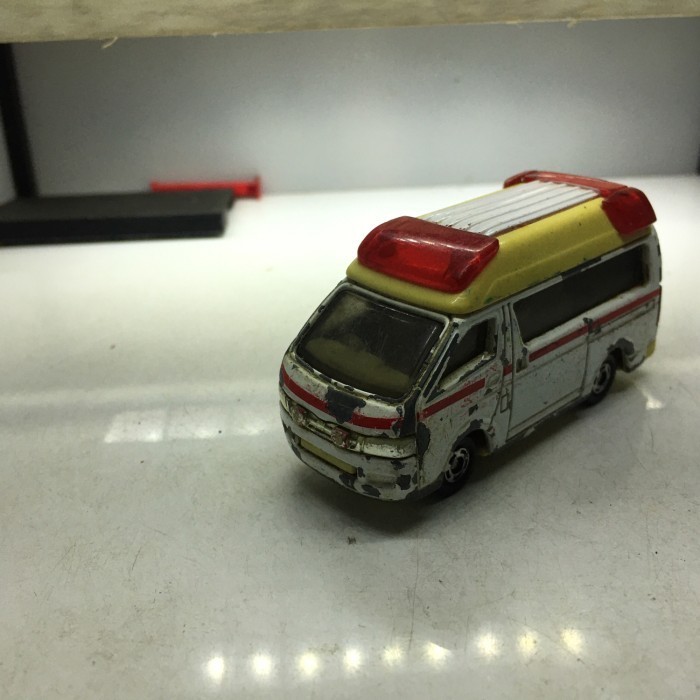 tomica toyota himedic diecast loose junk 12B -OS25