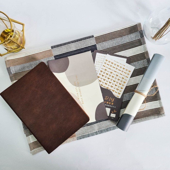 

ARAMI Leather Notebook Set w/ Gift Box Sticker Hadiah Set Buku Catatan - Brown
