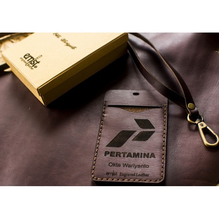 

PROMO!! -ID Card / Name Tag Kulit Custom Nama / ID CARD HOLDER SINGKARAK A01