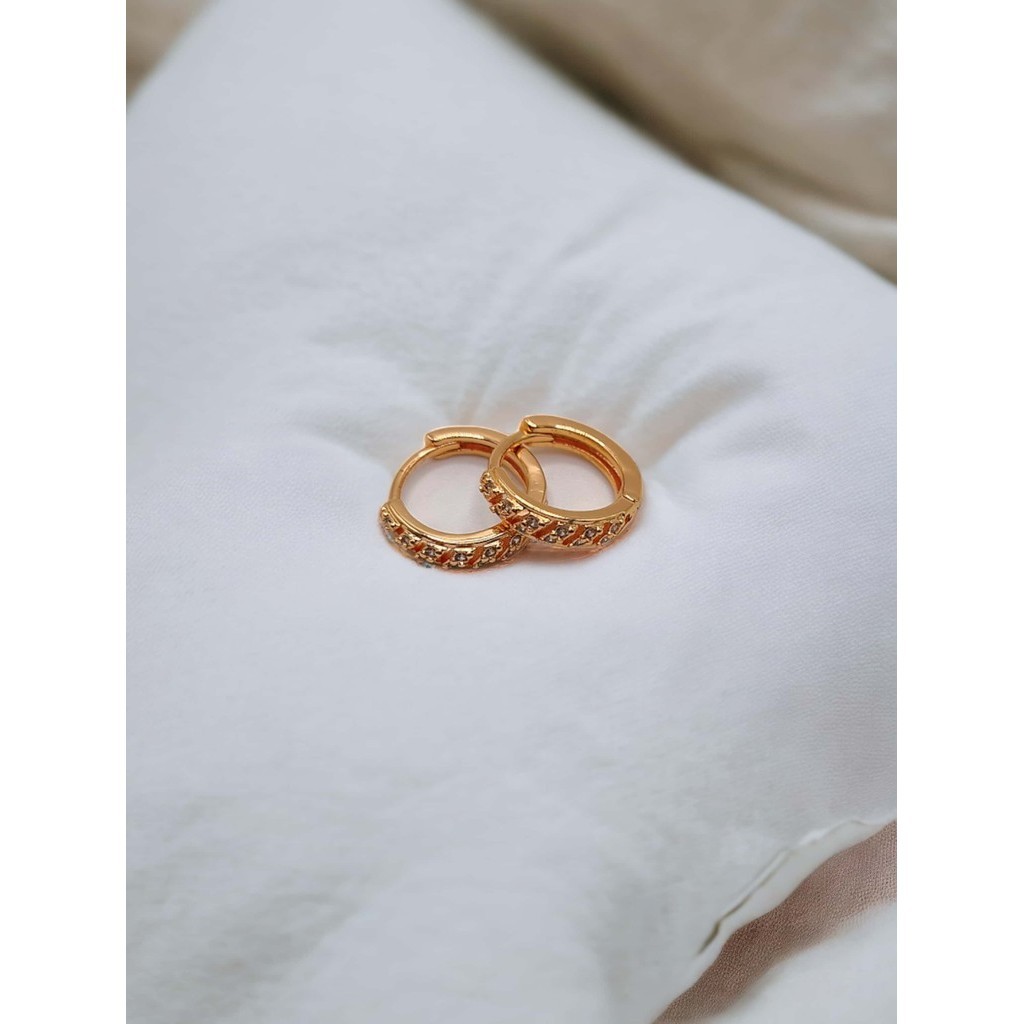 Anting jepit wanita mata putih lapis emas