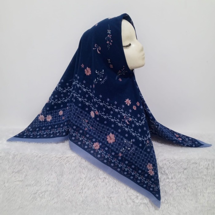 Hijab (Yunara) jilbab segiempat motif biru navy voal premium lacercut