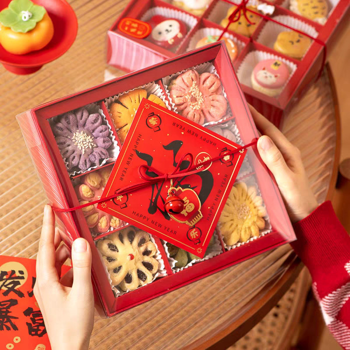 

Kotak Imlek hardbox kotak macaron kotak pie Imlek box premium sincia LR