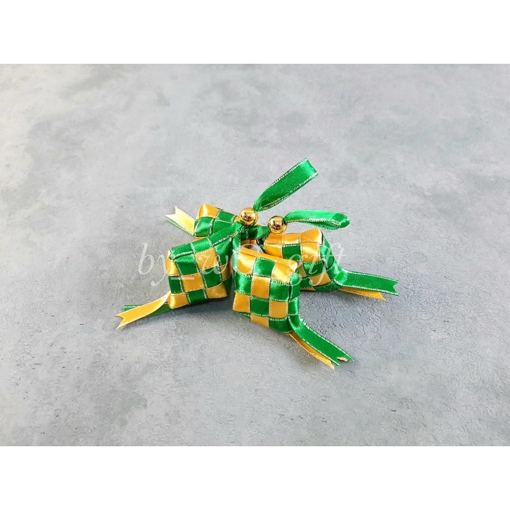 

Ketupat Pita Hias - Hijau ; 1 pack 2 pcs