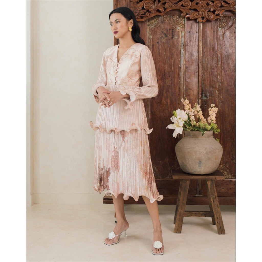 Misse - Kanaya Dress - Tiered Pleated Midi Dress