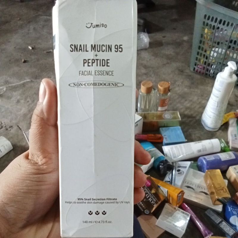 

READY STOCK 100% ORIGINAL!!! best-selling product!!! JUMISO SNAIL MUCIM 95+ PEPTIDE FACIAL ESSENCE 140ML - jessica⭐