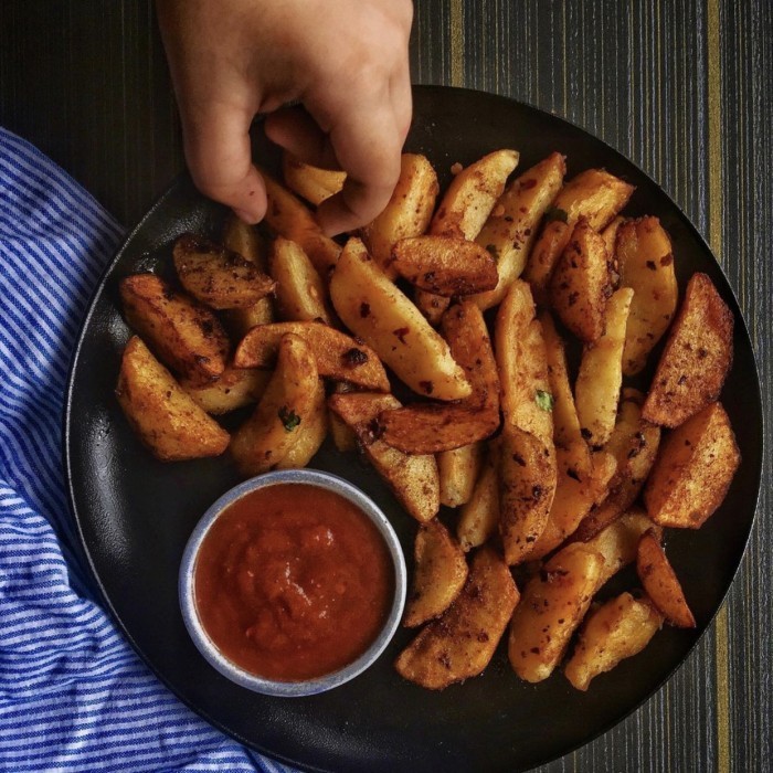 

Sale WEDGES POTATO / KENTANG WEDGES SEASONED IMPORT PREMIUM