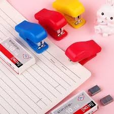 

KENZ STAPLER MINI FREE REFILL - STAPLES STEPLES CEKREKAN HEKTER KECIL UNYU PENJILID BUKU KERTAS BUNGKUS MAKANAN DENGAN ISI SERBAGUNA