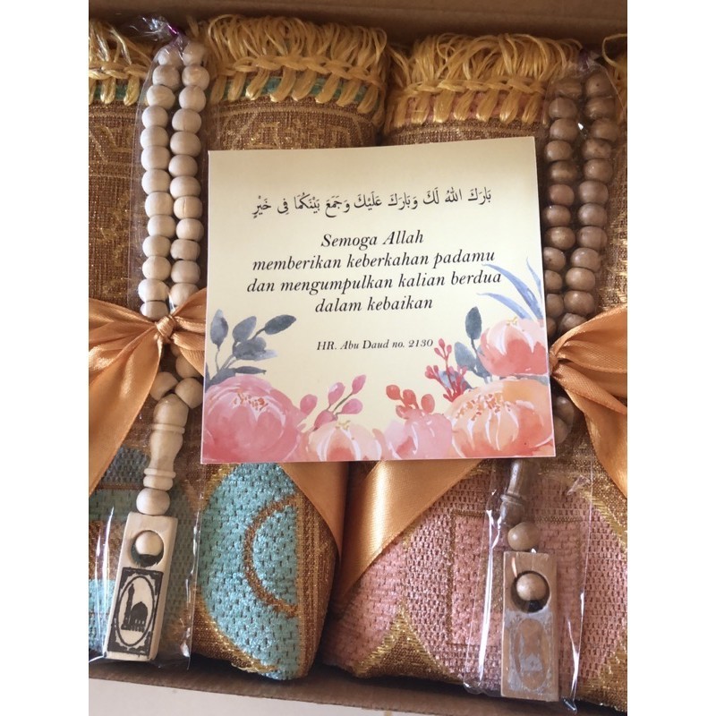 

HAMPERS SAJADAH COUPLE | Kado Pernikahan/Anniversary/Wisuda/Ulang Tahun/ Baru Mewah