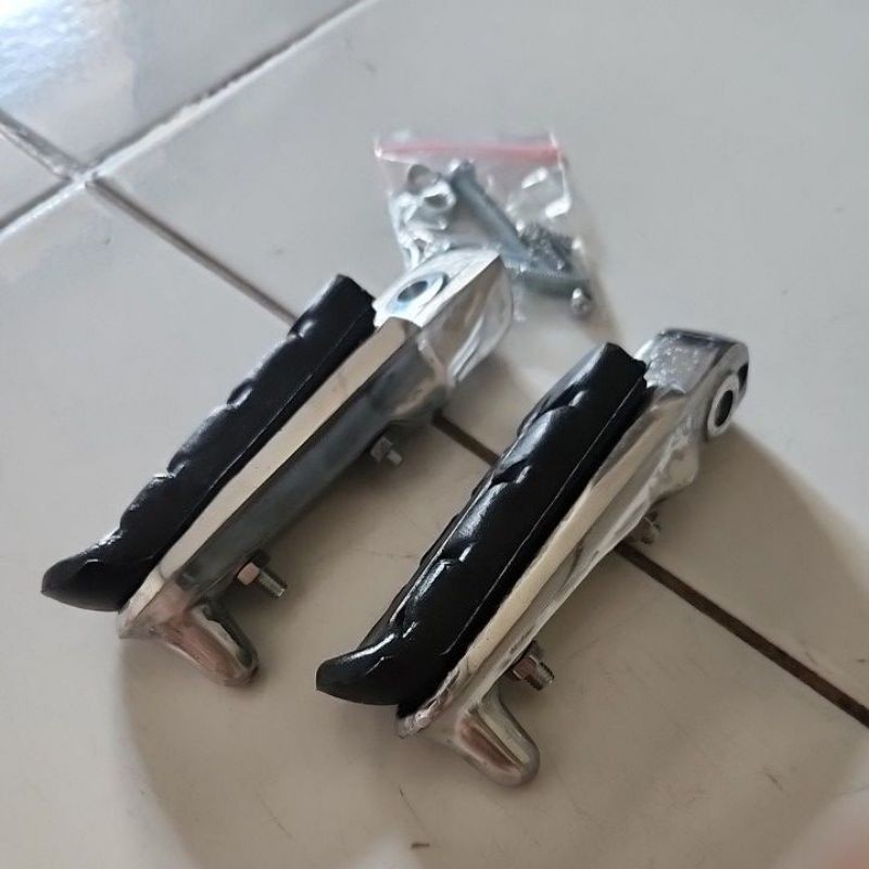 footstep depan CBR Step fostep depan cb150r cb 150 cb 150 new postep depan karet CBR cb 150R PIJAKAN