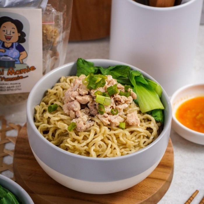 

BAKMI MAMIE AYAM KAMPUNG NON HALAL - KECIL