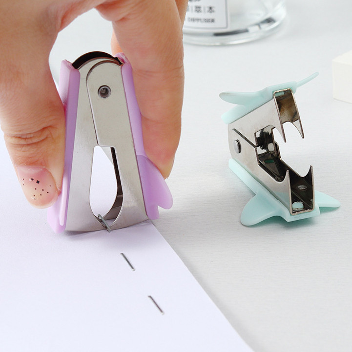 

Di Luar Kantor Sekolah Lucu Kertas Mini Lucu Pin Staples Manual Remover untuk Anak Sekolah Alat Tulis Stapler dengan Logo